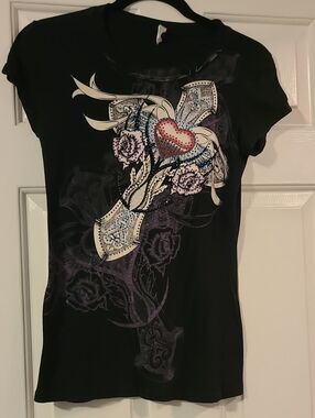 Ejel Black Embellished Cross & Heart Graphic T-Shirt Size L